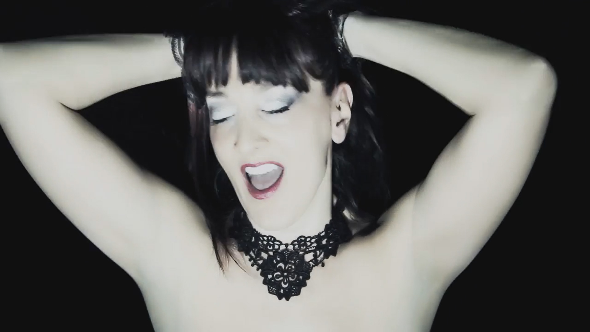 Iravox - Piccole Donne - Official Videoclip