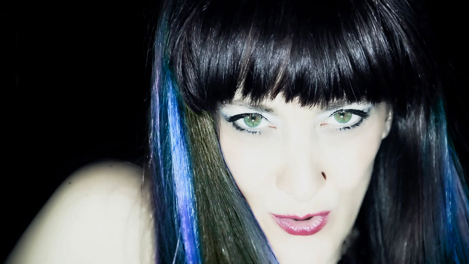 Fotogramma dal videoclip di Piccole Donne Remix